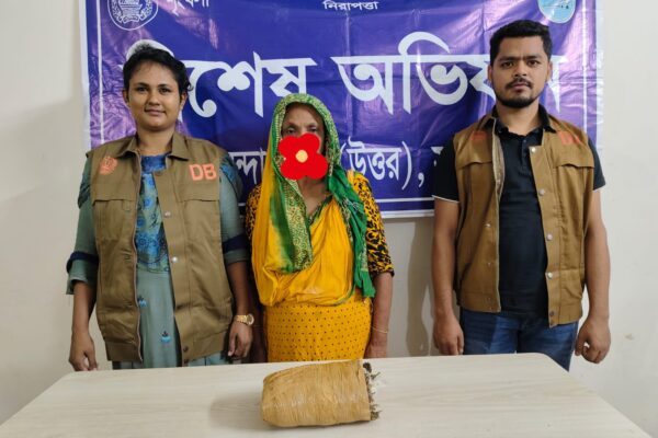 আশুলিয়ায় বিশেষ অভিযানে গাঁজাসহ নারী মাদক ব্যবসায়ী গ্রেফতার