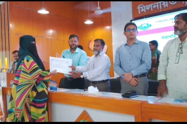 লালপুরে মেধাবী শিক্ষার্থীদের মাঝে পুরস্কার বিতরণ