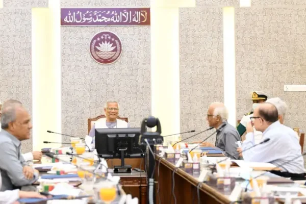 আট উপদেষ্টার বিরুদ্ধে কথিত দুর্নীতির অভিযোগ নিয়ে তোলপাড়, এখন কী হবে