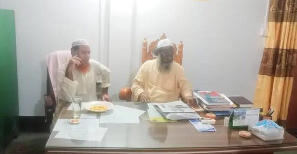 সত্য প্রকাশের প্রতিবাদে উত্তাল ফুলবাড়িয়া: জামিয়া বাহরুল উলূমের মুহতামিমের বিরুদ্ধে ভয়াবহ অভিযোগে ফুঁসে উঠেছে ছাত্রসমাজ