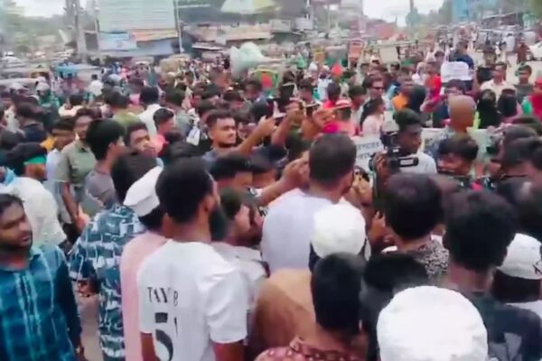 স্বাস্থ্য খাতে ‘অনিয়মের’ প্রতিবাদে ফের ঢাকা-বরিশাল মহাসড়ক অবরোধ, টানা চতুর্থ দিনের মতো যান চলাচল বন্ধ