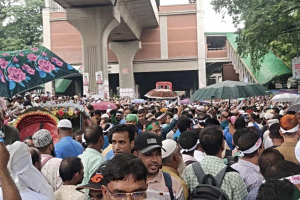 এমপিওভুক্ত শিক্ষাপ্রতিষ্ঠান জাতীয়করণের দাবিতে প্রেস ক্লাবের সামনে শিক্ষকরা, যান চলাচল বন্ধ